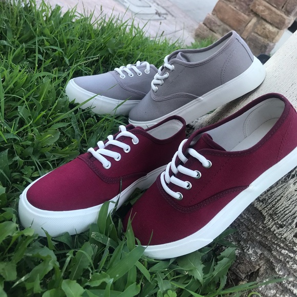 Burgundy classic lace up canvas sneakers✨ - Picture 8 of 8